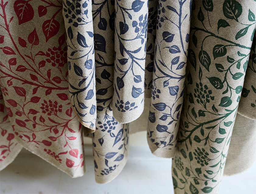 Spill Resistant RHS Gertrude Jekyll Trailing Vine drapes